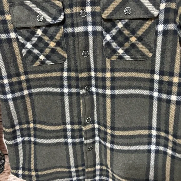 RealTree Men's Small Green Plaid Shirt - Picture 3 of 9